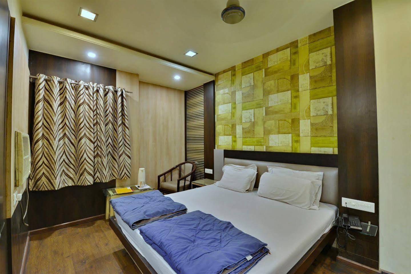 Hotel Kanishka Raipur  Ngoại thất bức ảnh