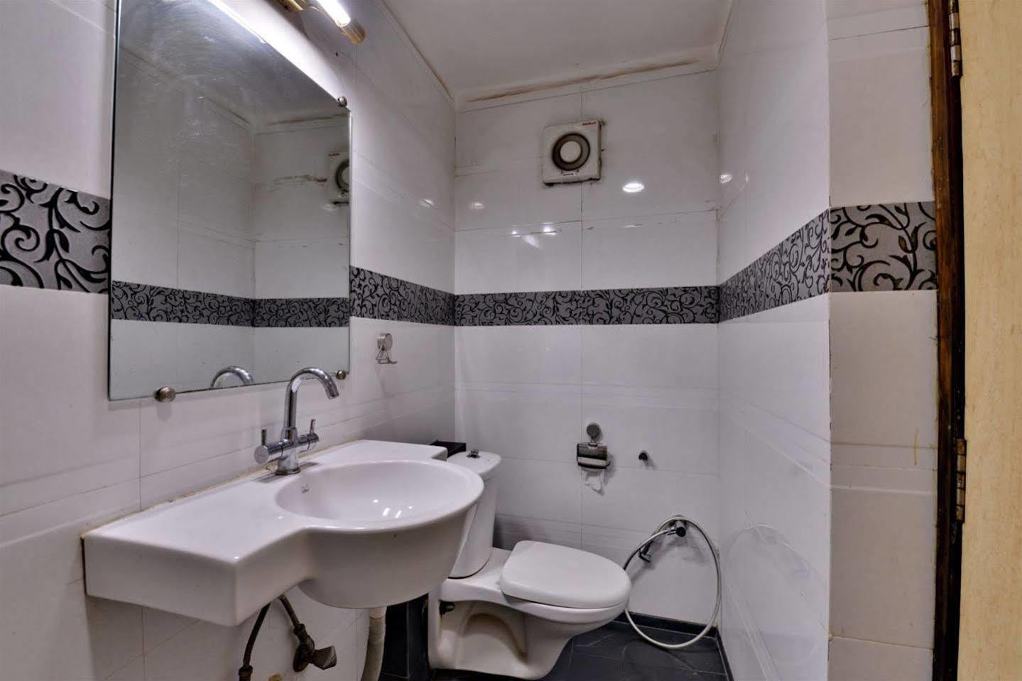 Hotel Kanishka Raipur  Ngoại thất bức ảnh